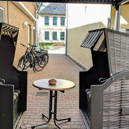 Hotel Drostenhof Garni Эзенс Экстерьер фото