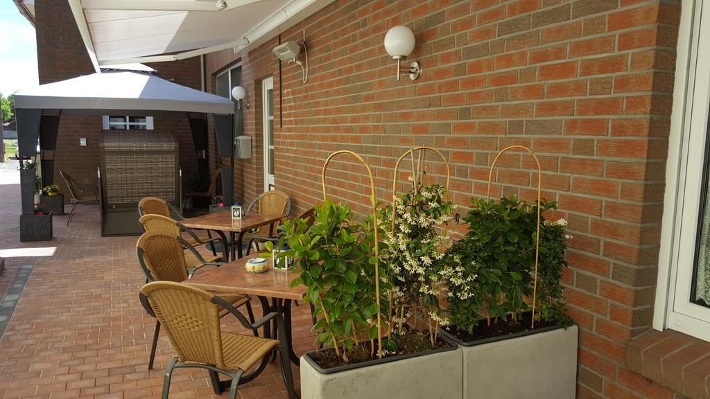 Hotel Drostenhof Garni Эзенс Экстерьер фото